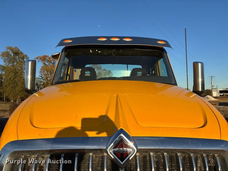 image for item EU2209 2021 International LT625 semi truck