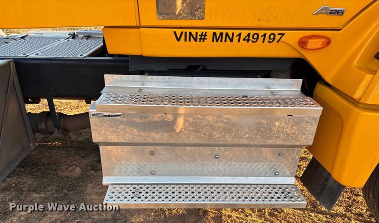 image for item EU2209 2021 International LT625 semi truck