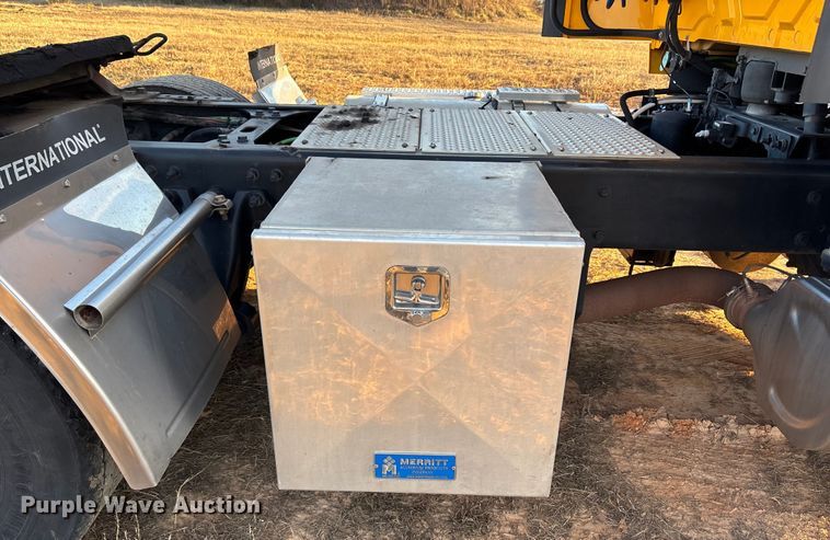 image for item EU2209 2021 International LT625 semi truck