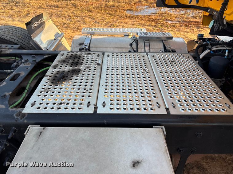 image for item EU2209 2021 International LT625 semi truck