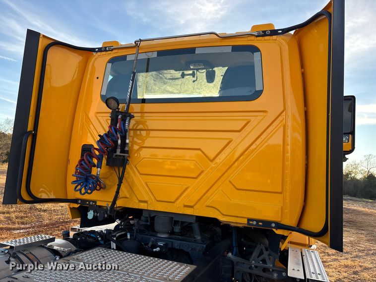 image for item EU2209 2021 International LT625 semi truck