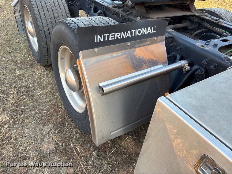 image for item EU2209 2021 International LT625 semi truck