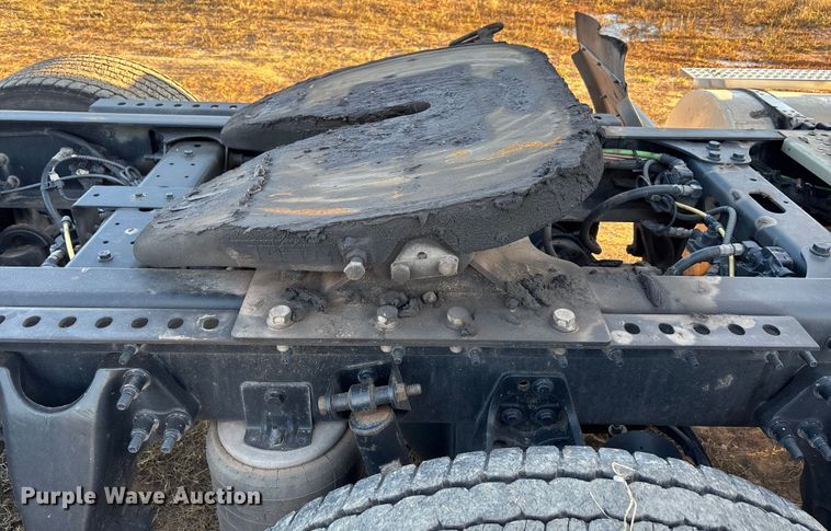 image for item EU2209 2021 International LT625 semi truck