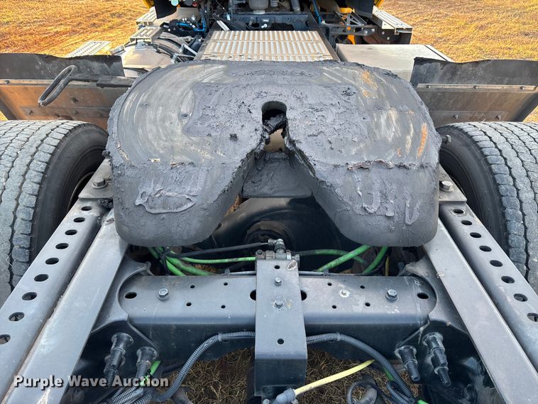 image for item EU2209 2021 International LT625 semi truck