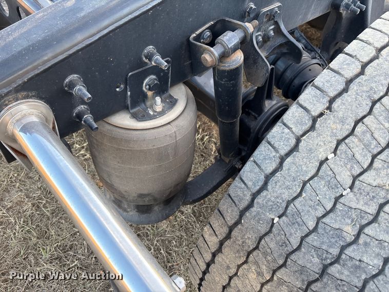 image for item EU2209 2021 International LT625 semi truck