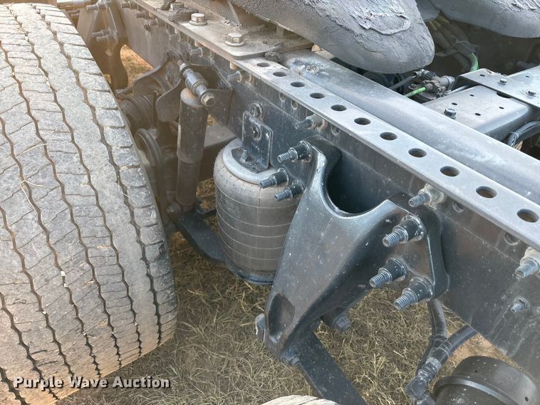 image for item EU2209 2021 International LT625 semi truck