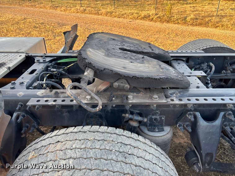 image for item EU2209 2021 International LT625 semi truck