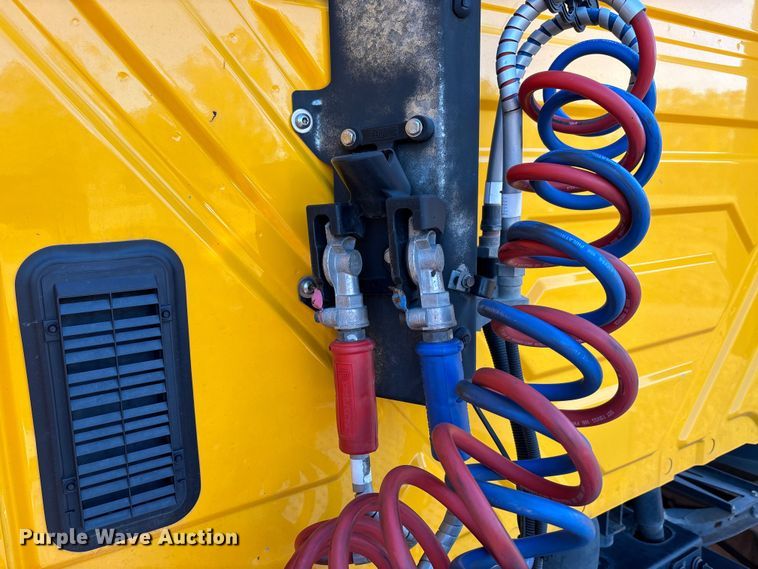 image for item EU2209 2021 International LT625 semi truck