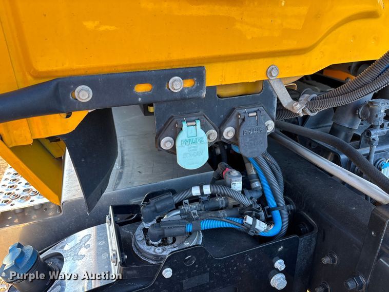 image for item EU2209 2021 International LT625 semi truck