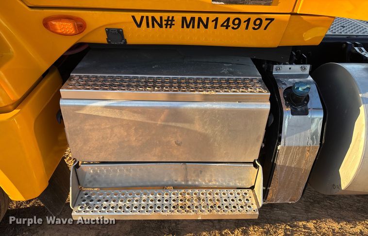 image for item EU2209 2021 International LT625 semi truck