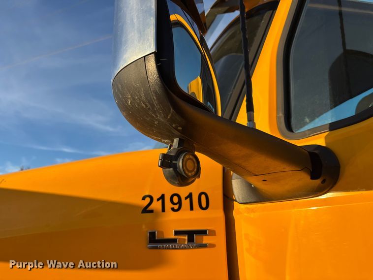 image for item EU2209 2021 International LT625 semi truck