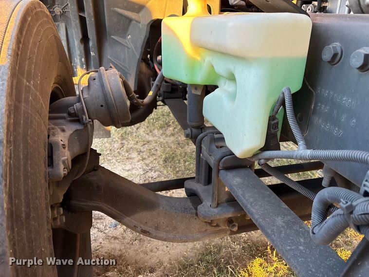 image for item EU2209 2021 International LT625 semi truck