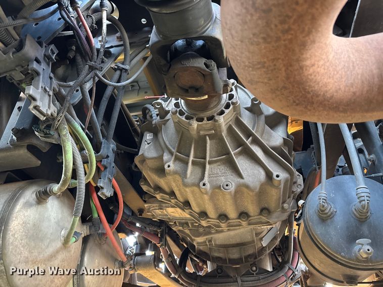 image for item EU2209 2021 International LT625 semi truck