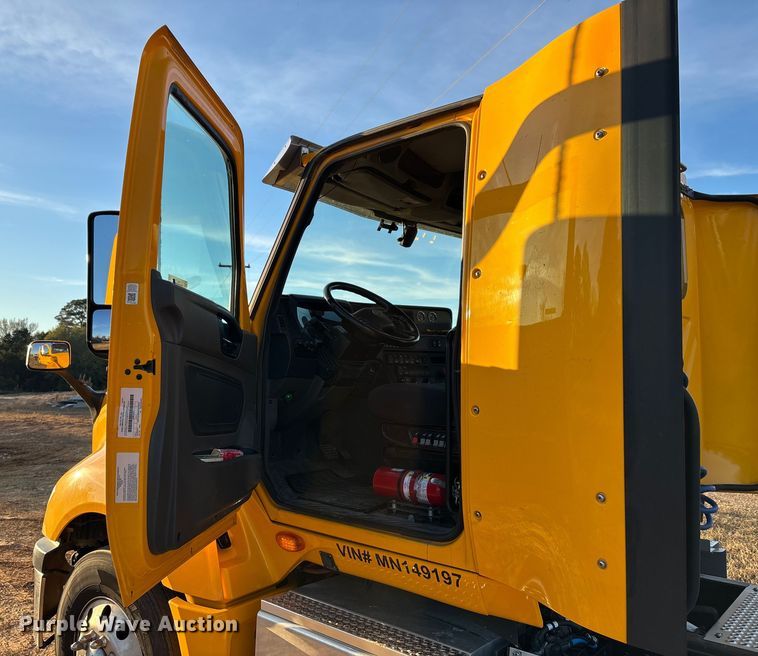 image for item EU2209 2021 International LT625 semi truck