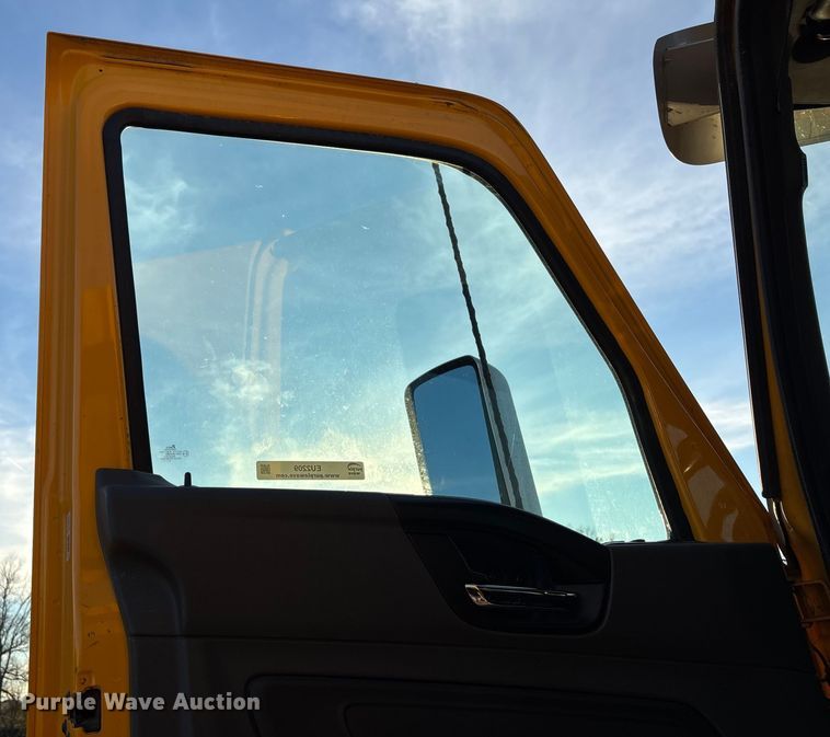 image for item EU2209 2021 International LT625 semi truck