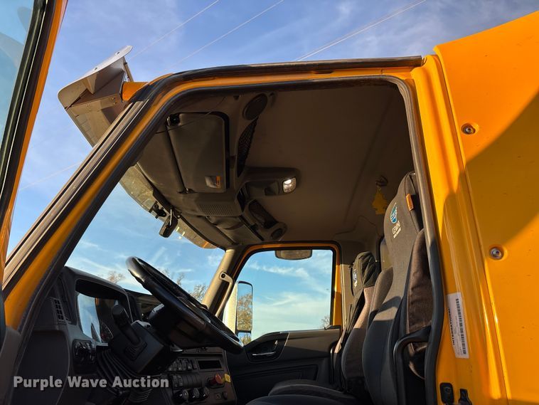 image for item EU2209 2021 International LT625 semi truck