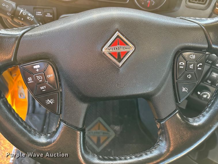 image for item EU2209 2021 International LT625 semi truck