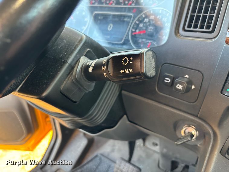 image for item EU2209 2021 International LT625 semi truck