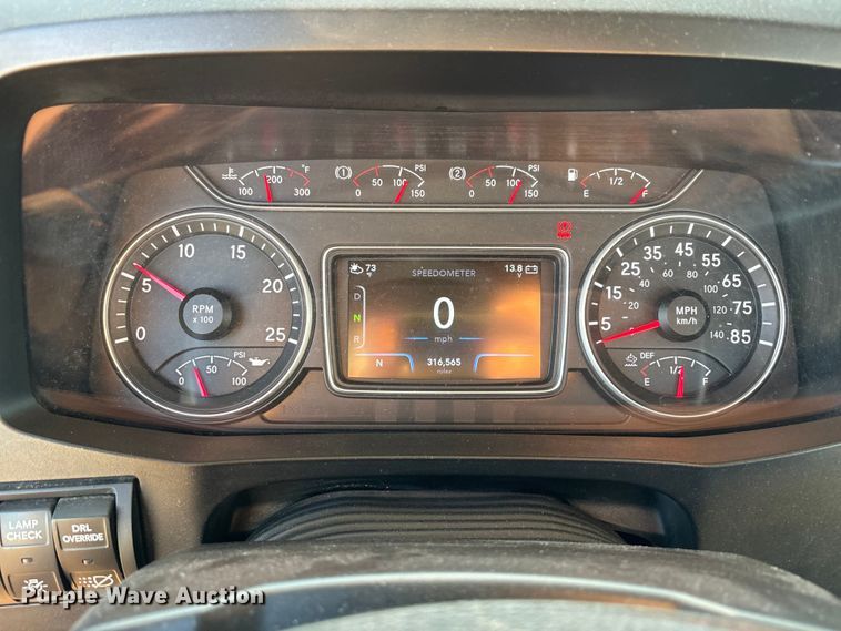 image for item EU2209 2021 International LT625 semi truck