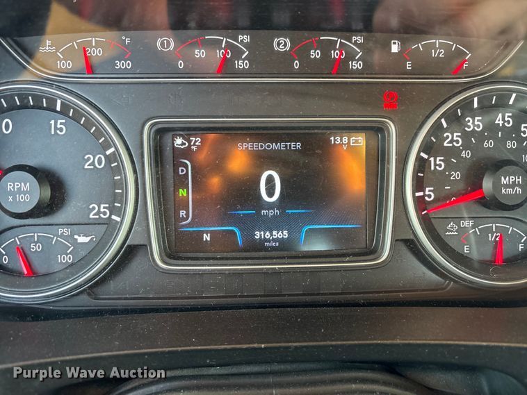 image for item EU2209 2021 International LT625 semi truck