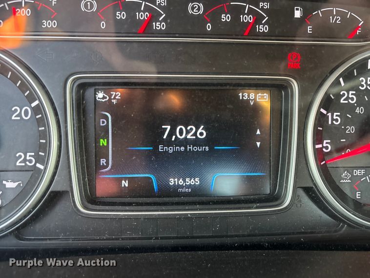 image for item EU2209 2021 International LT625 semi truck