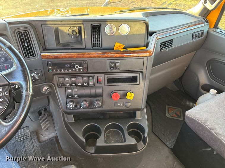 image for item EU2209 2021 International LT625 semi truck