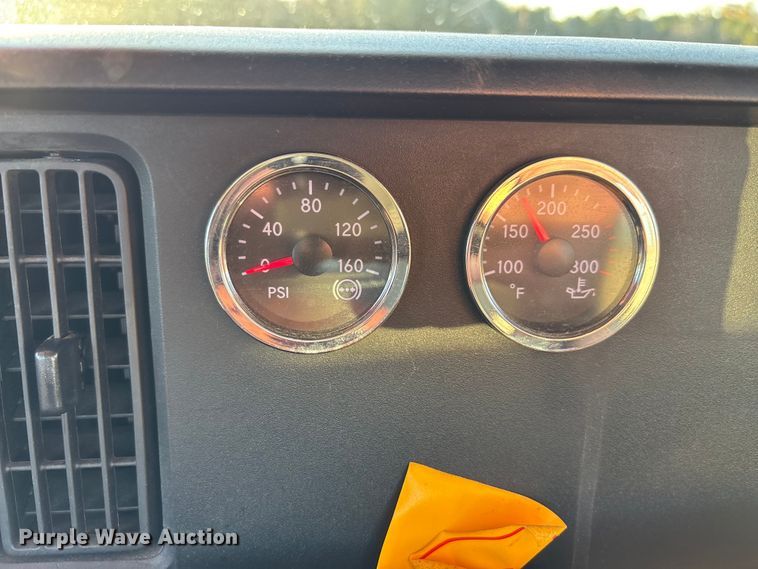 image for item EU2209 2021 International LT625 semi truck