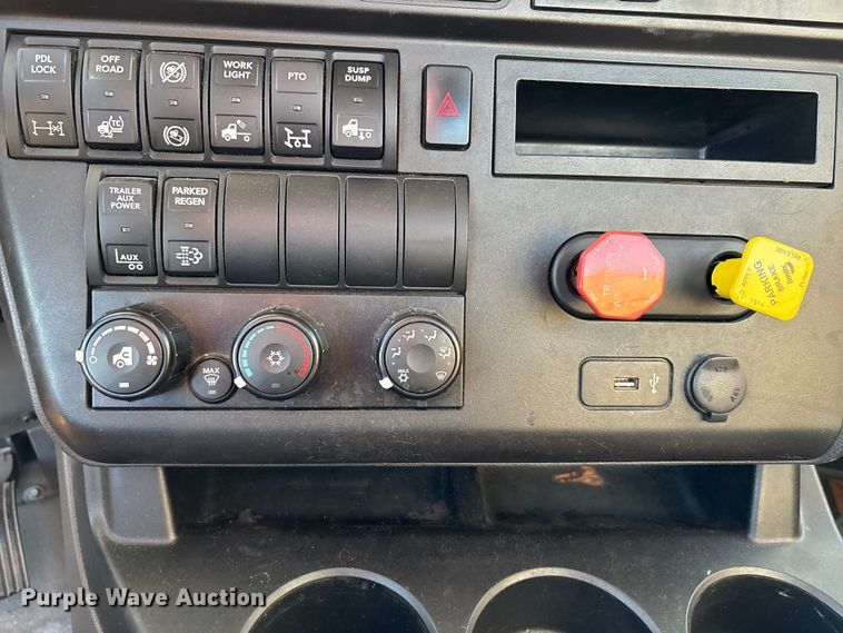 image for item EU2209 2021 International LT625 semi truck