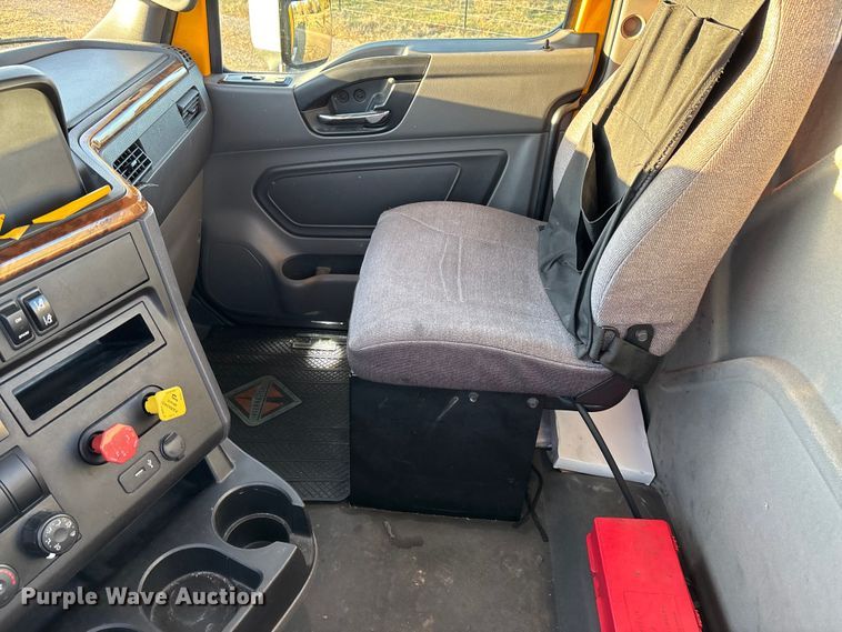 image for item EU2209 2021 International LT625 semi truck