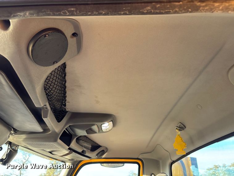 image for item EU2209 2021 International LT625 semi truck