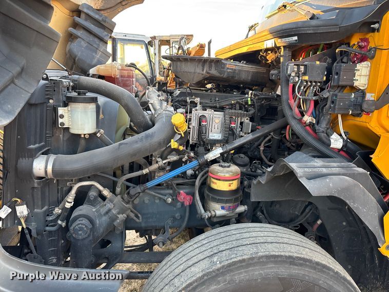 image for item EU2209 2021 International LT625 semi truck