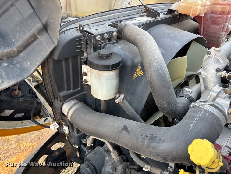 image for item EU2209 2021 International LT625 semi truck