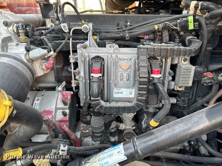 image for item EU2209 2021 International LT625 semi truck