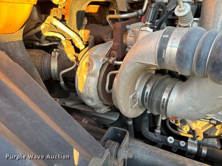 image for item EU2209 2021 International LT625 semi truck