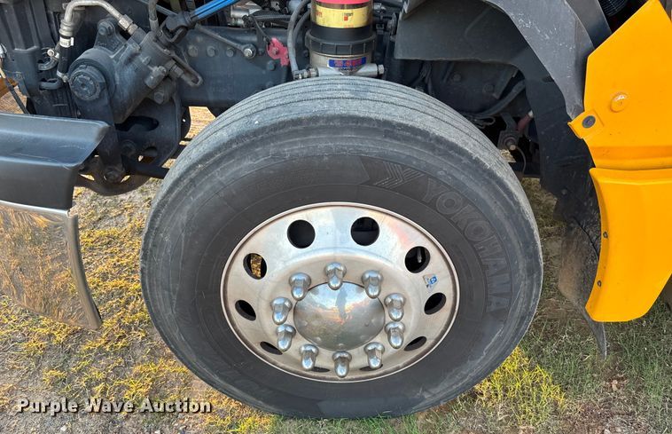 image for item EU2209 2021 International LT625 semi truck