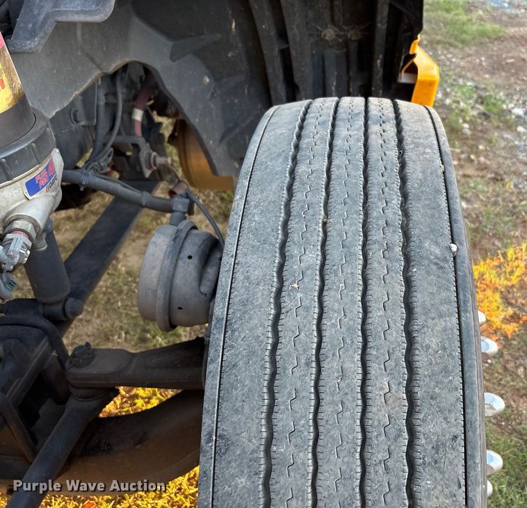 image for item EU2209 2021 International LT625 semi truck