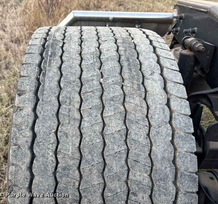 image for item EU2209 2021 International LT625 semi truck