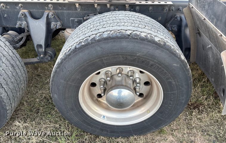 image for item EU2209 2021 International LT625 semi truck