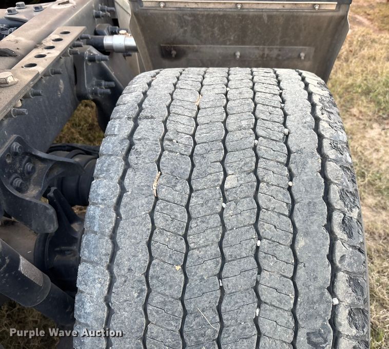 image for item EU2209 2021 International LT625 semi truck