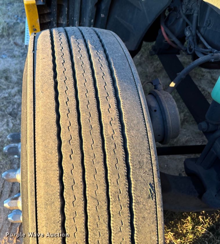 image for item EU2209 2021 International LT625 semi truck