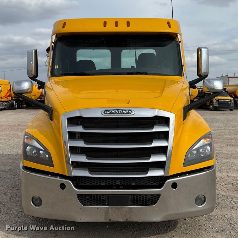CAMIóN 2021 FREIGHTLINER