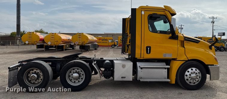 CAMIóN 2021 FREIGHTLINER