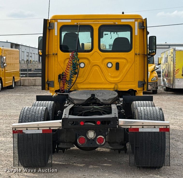 image for item EU5194 2021 Freightliner Cascadia 126 semi truck