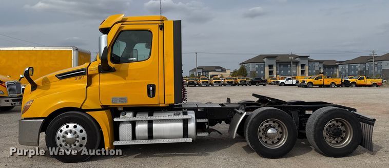 image for item EU5194 2021 Freightliner Cascadia 126 semi truck