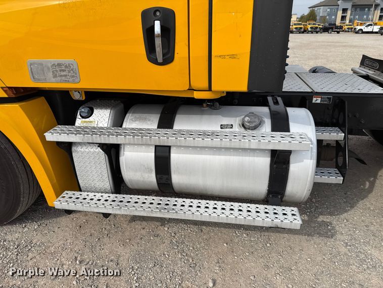 image for item EU5194 2021 Freightliner Cascadia 126 semi truck