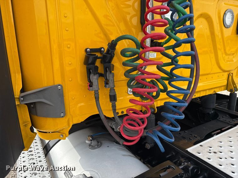 image for item EU5194 2021 Freightliner Cascadia 126 semi truck