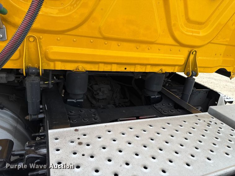 image for item EU5194 2021 Freightliner Cascadia 126 semi truck