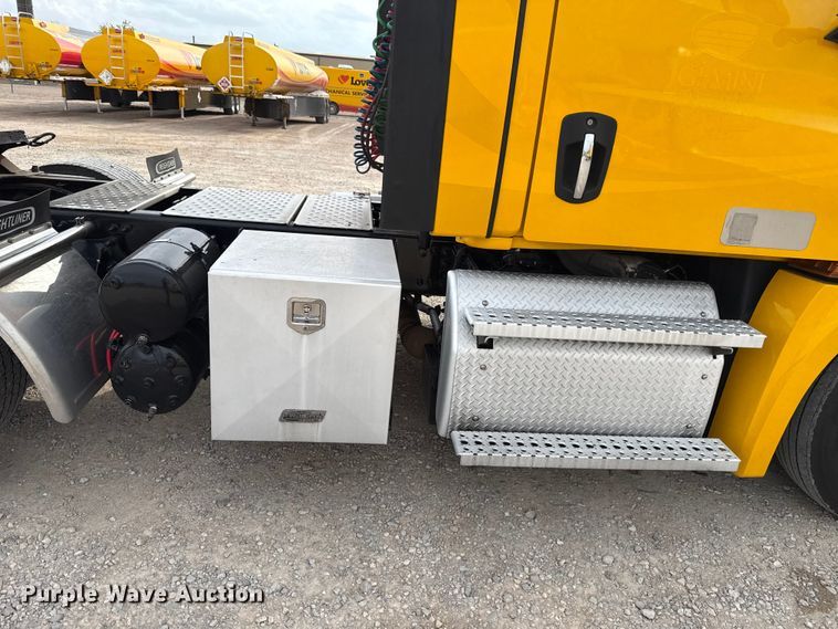 image for item EU5194 2021 Freightliner Cascadia 126 semi truck