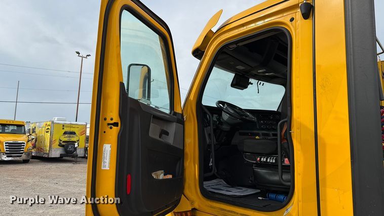 image for item EU5194 2021 Freightliner Cascadia 126 semi truck