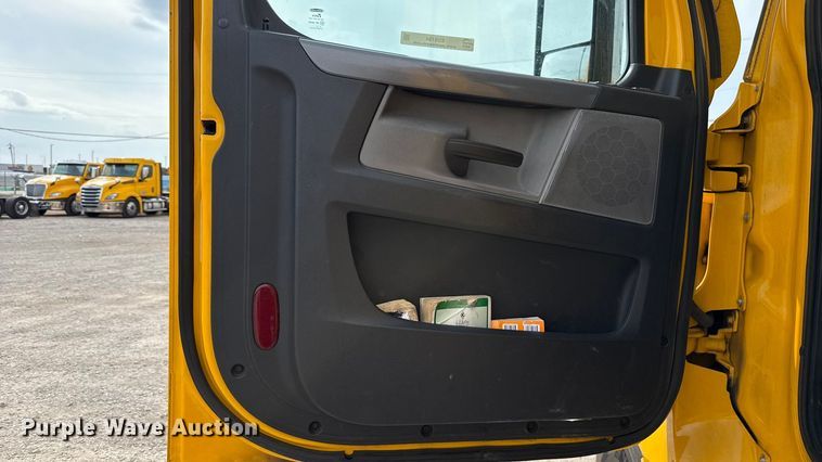 image for item EU5194 2021 Freightliner Cascadia 126 semi truck